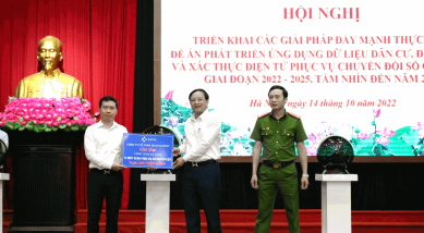 EPAY trao tặng các gói thiết bị và dịch vụ cho UBND tỉnh Hà Nam