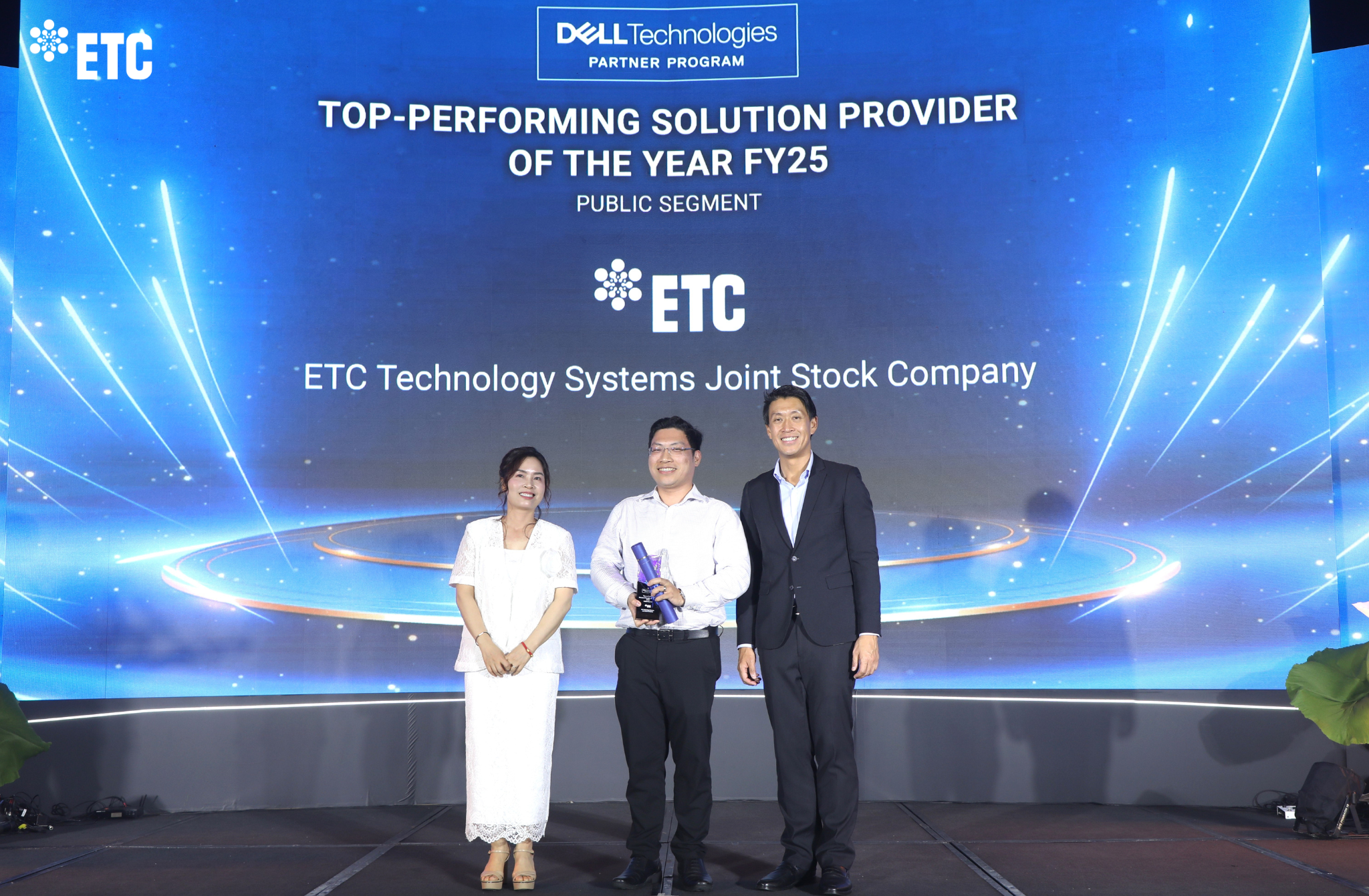 ETC nhận giải thưởng "TOP-PERFORMING SOLUTION PROVIDER OF THE YEAR FY25 - PUBLIC SEGMENT" của DELL TECHNOLOGIES Việt Nam