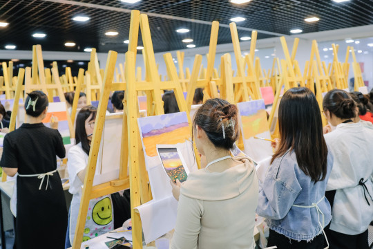 Những sự kiện nội bộ tại văn phòng, tại các địa điểm lớn, những trò chơi có thưởng hay gian hàng PayE nhiều ưu đãi,... là điểm nhấn tiếp thêm năng lượng cho nhân sự ETC.