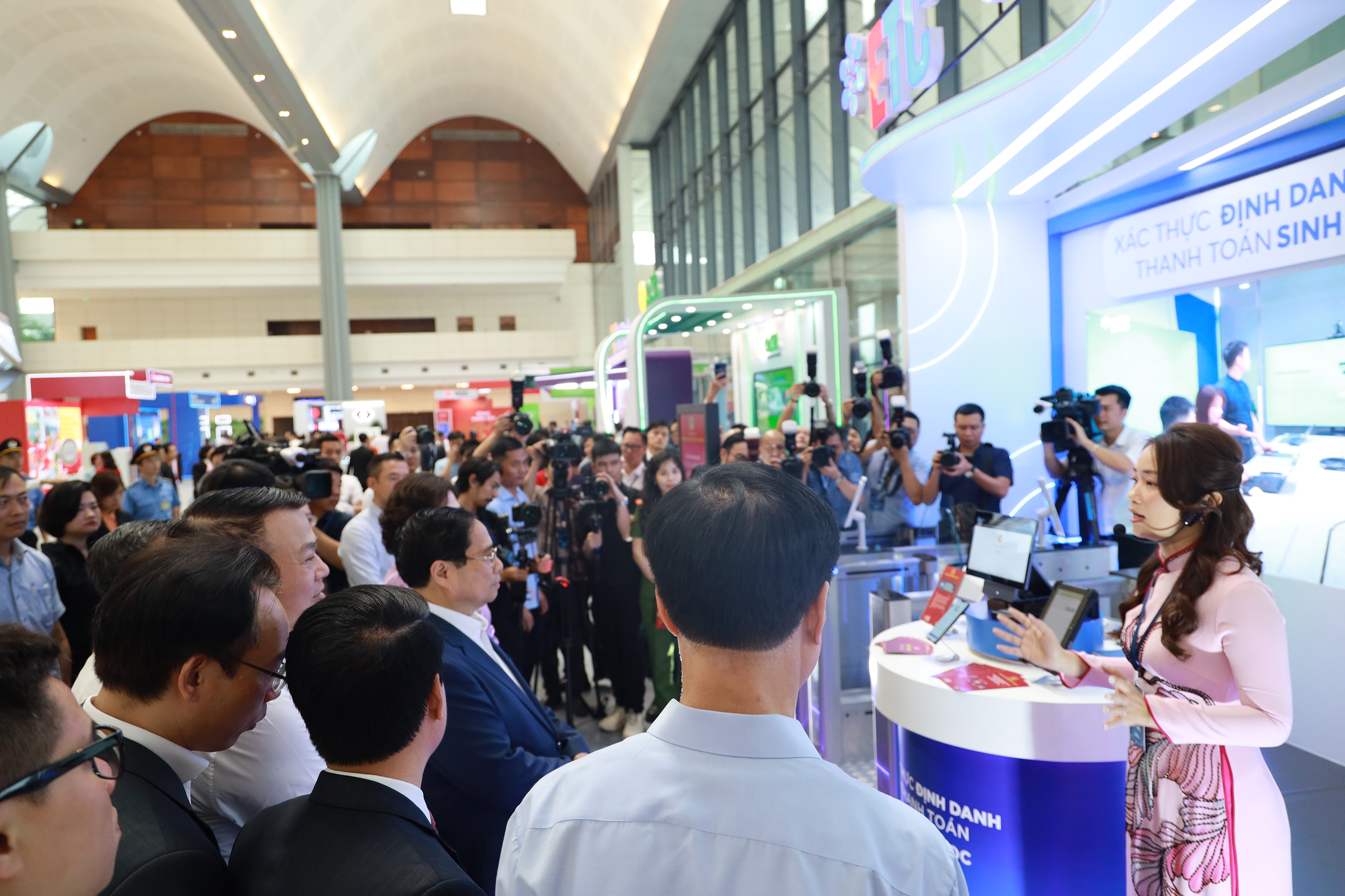 Digital transformation of the banking industry 2024: ETC and EPAY "revolutionise" digital payment needs in Vietnam